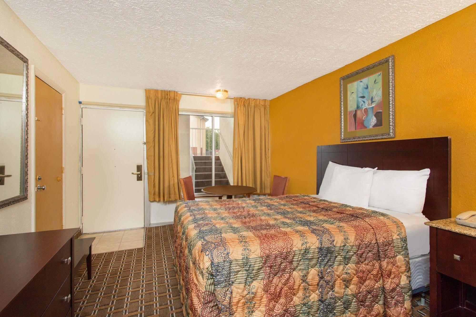 Days Inn By Wyndham צ'סטר מראה חיצוני תמונה
