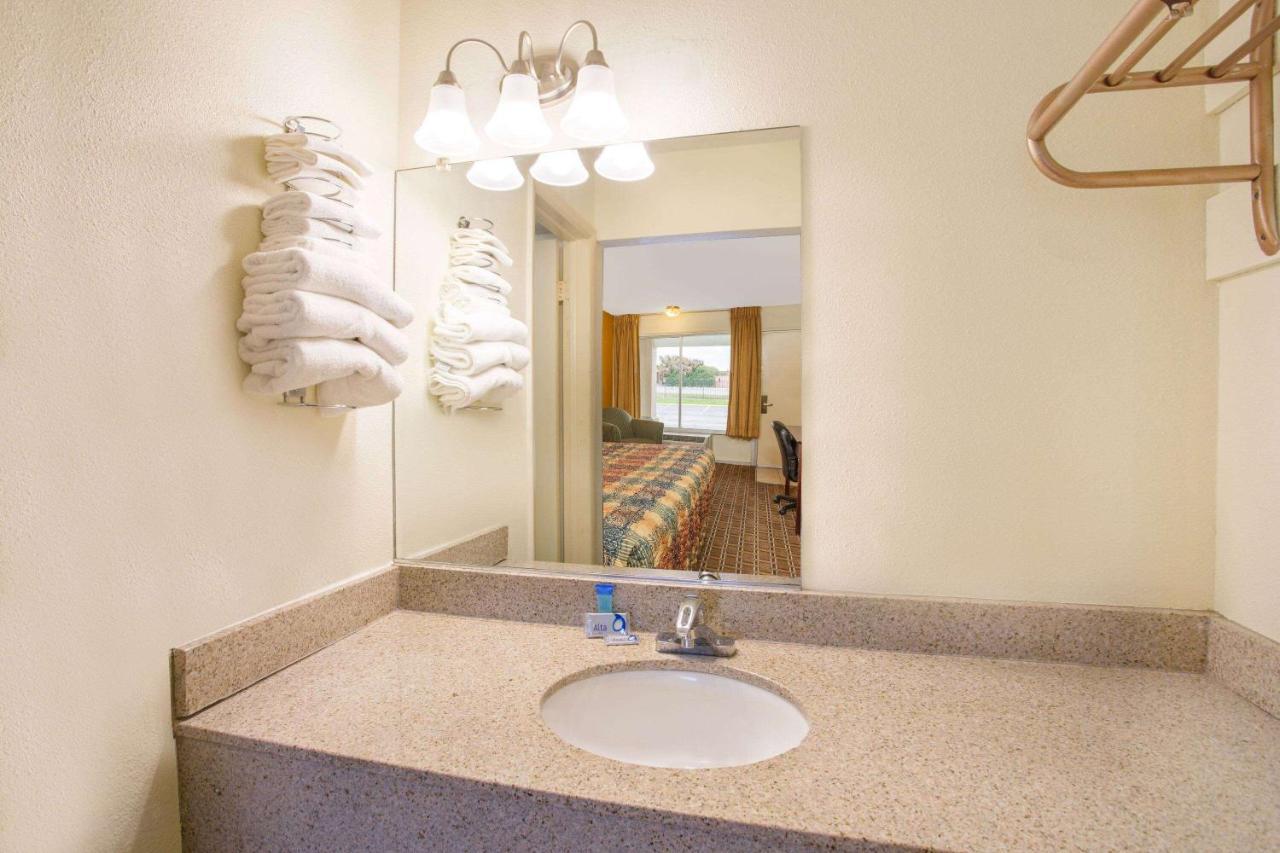Days Inn By Wyndham צ'סטר מראה חיצוני תמונה
